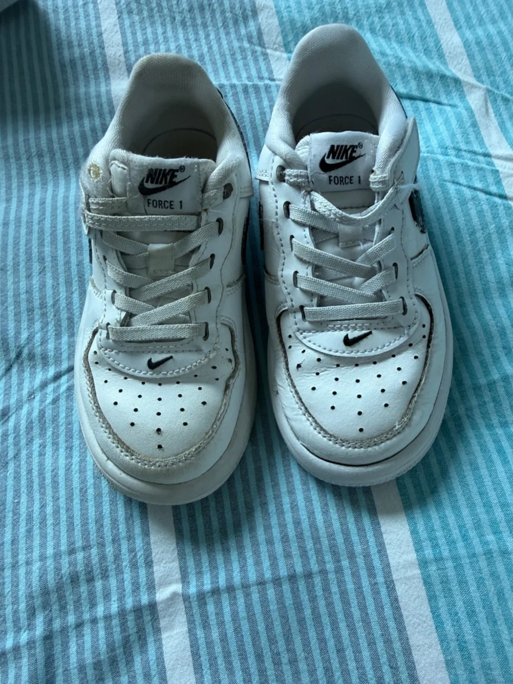 Nike Force 1 Low EasyOn (PS) – Size 11C